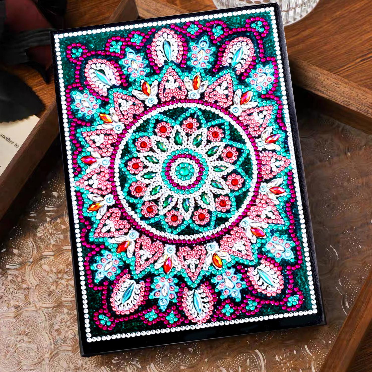 

Креативный блокнот А5 с наклейками-бриллиантами для самостоятельного творчества на 2025 год: Детская книга для алмазной живописи специальной формы на 50 страниц