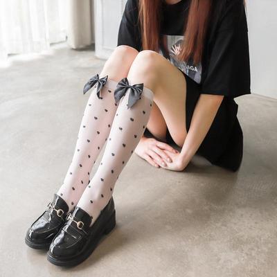 Weiße japanische Lolita-Kniestrümpfe mit Schleife für Damen: Niedliches Loli-Herzdesign