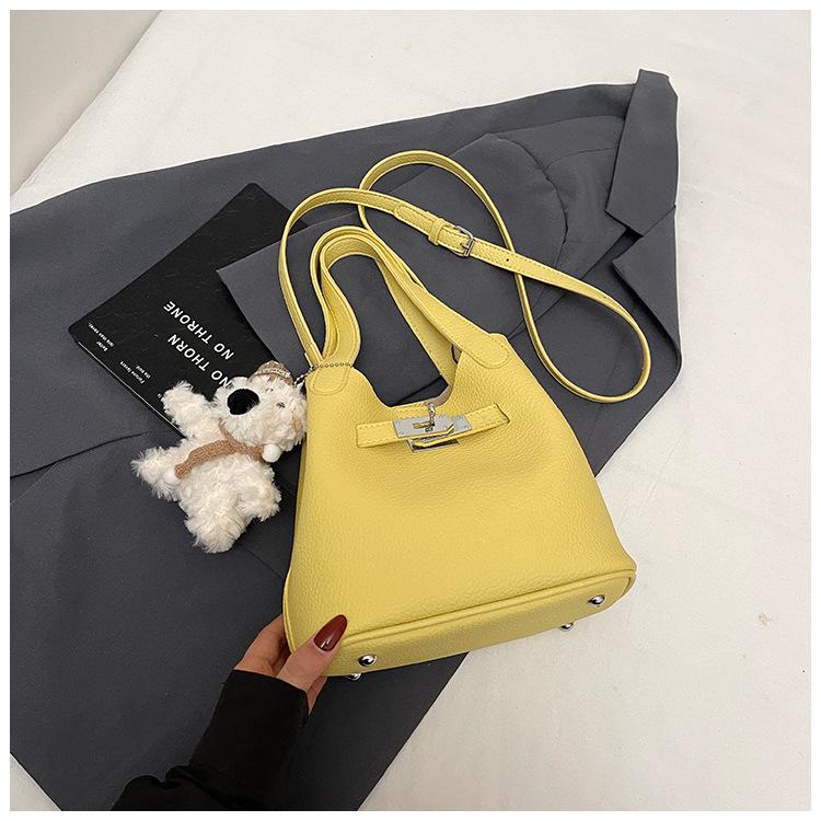Fashion Small Bag Women's 2025 New Summer Versatile Messenger Bag Popular Handbag Bucket Bag