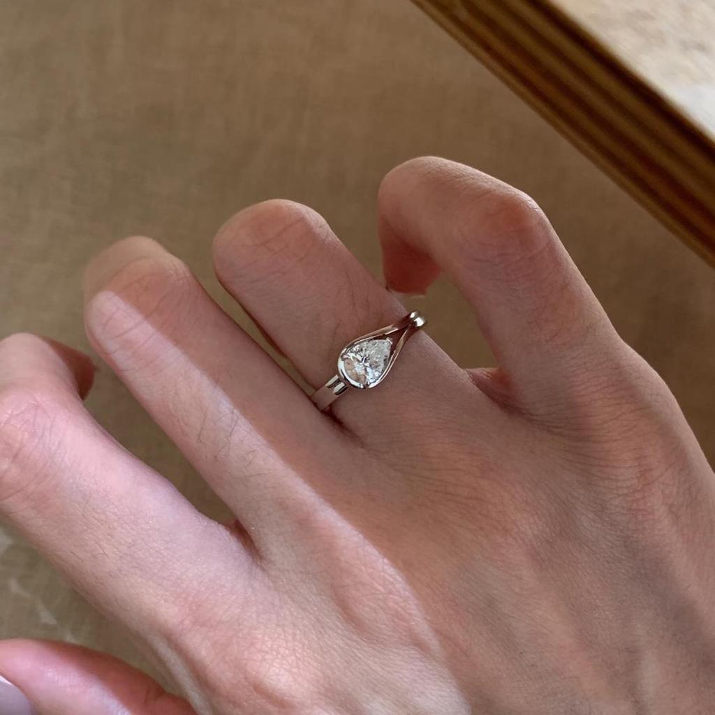 Xiaohongshu 925 Sterling Silver Exaggerated Plain Ring for Women – Simple, Luxurious, High-End Design.