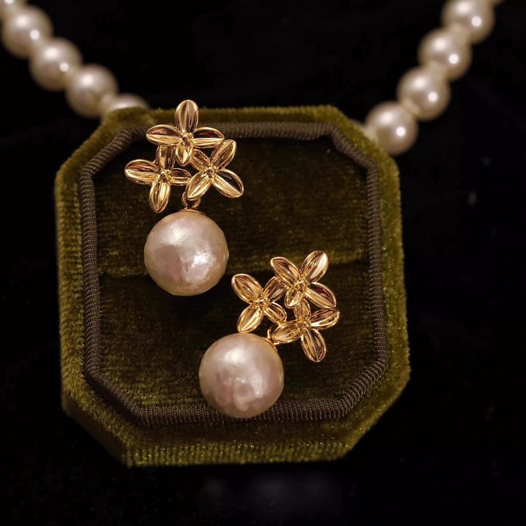 Golden flower French elegance temperament niche design sense natural freshwater Edison wrinkled pearl stud earrings