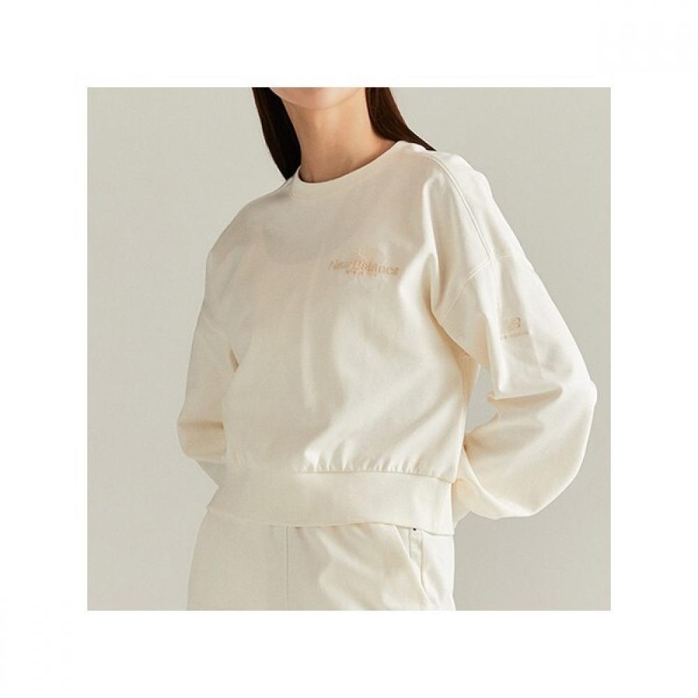 

New Balance Half Club New Balance New Balance Women S Semi Crop Round SweatShirt Nbncd2 85