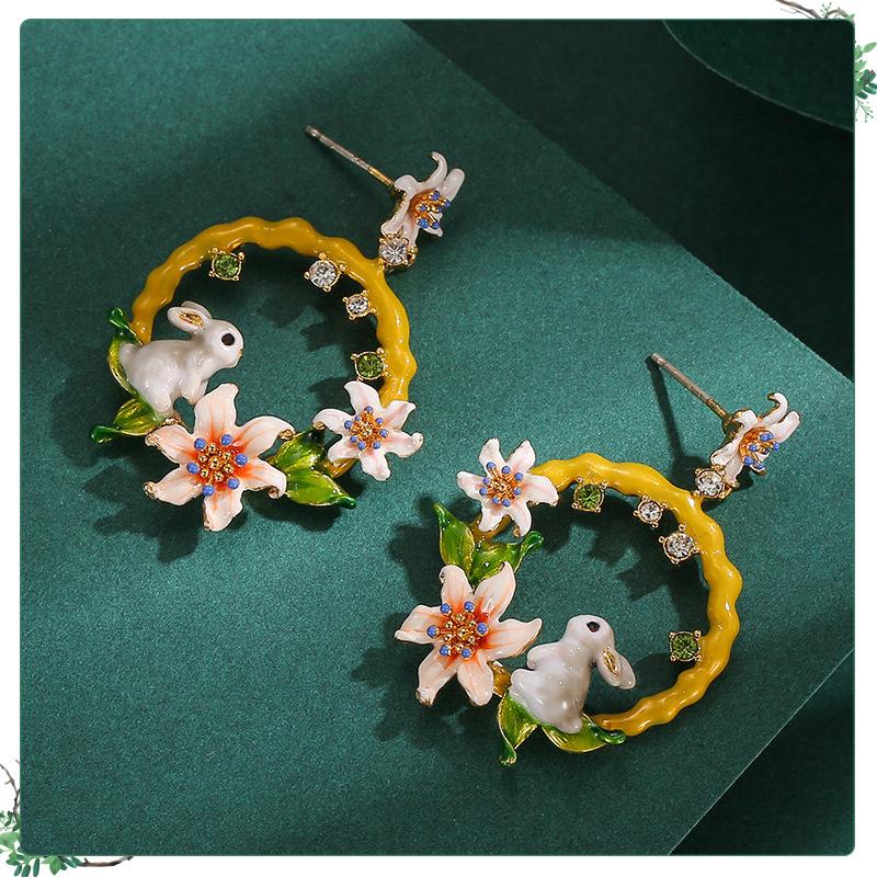 

Diamond dripping oil flower rabbit earrings Mori fashion versatile stud earrings niche light luxury high-end earrings women