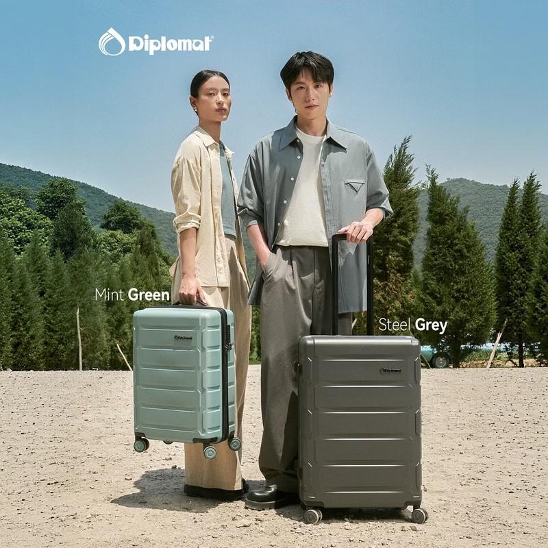 Diplomat TC-26082 20-inch Carry-On Luggage