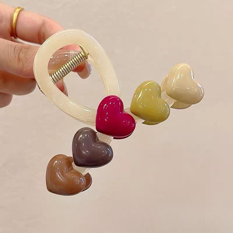 Cute Hairpins At The Back of The Hair Roots Coiled Hair and Shark Clip Headwear