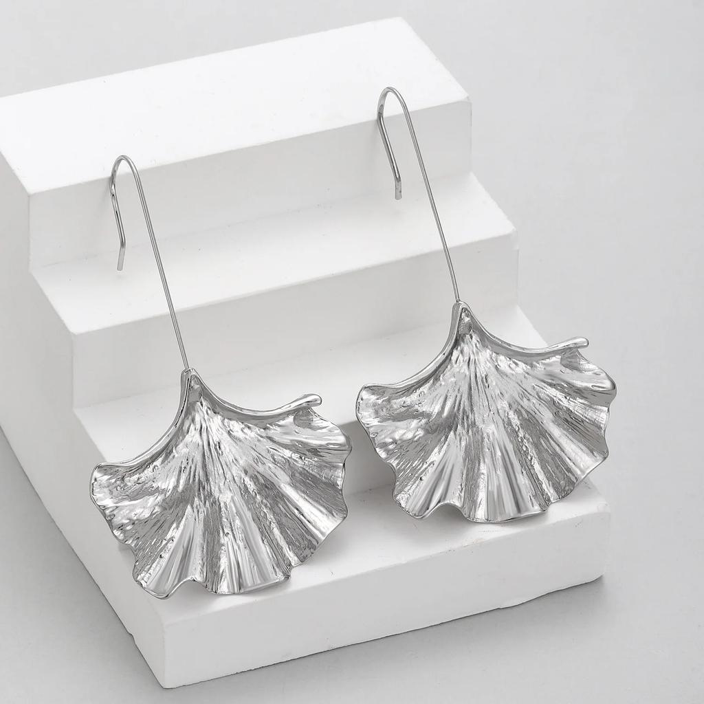 Minimalism Zinc Alloy Ginkgo Leaf Pendant Earrings for Women Vintage Charming Long Earrings High-end Party Zircon Ornament
