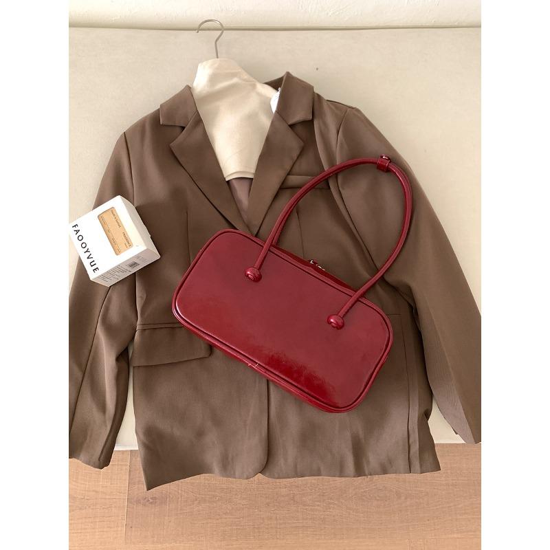 

Простая маленькая квадратная сумка портативная новая сумка через плечо большой вместимости женская простая нишевая сумка подмышку женская красный