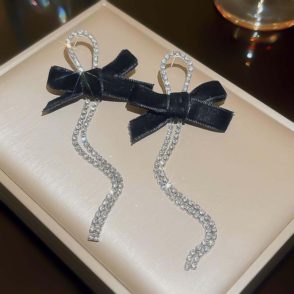 

Exquisite Bow Tassel Earrings - High-End Autumn/Winter Versatile Studs for Women