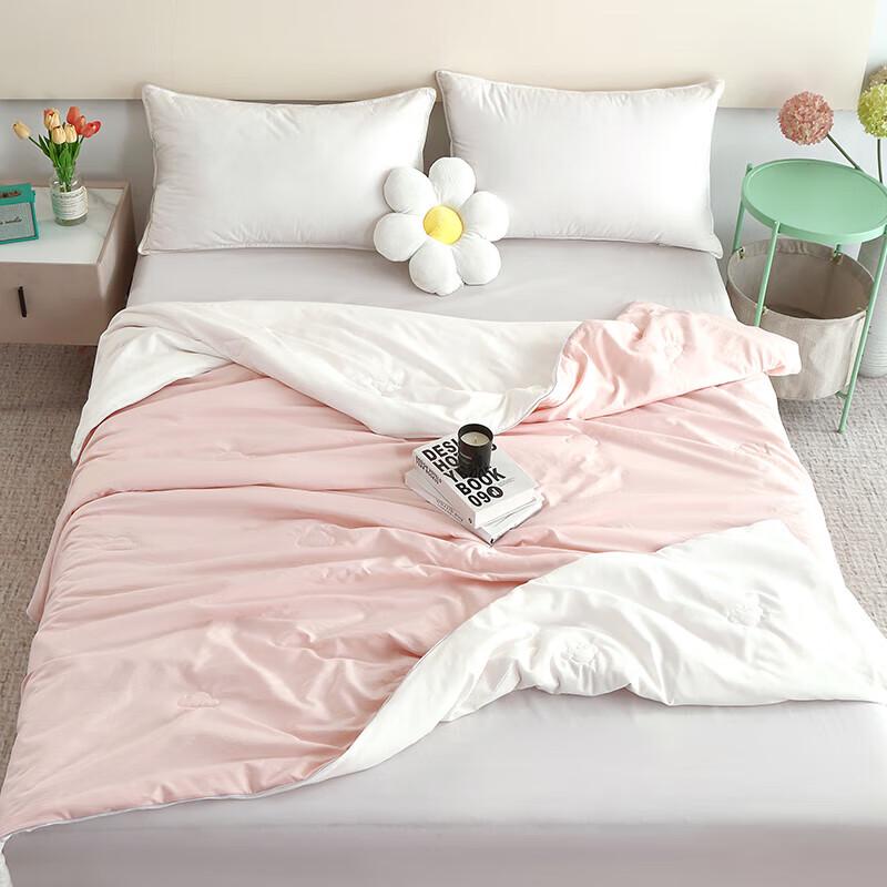 

Arctic Velvet Classic Summer Quilt