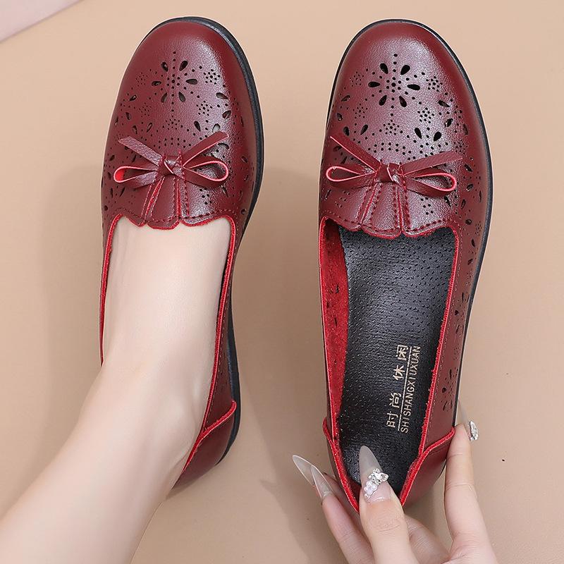 

Полые сандалии женские летние на мягкой подошве женская обувь на плоской подошве одинарная обувь средняя обувь для среднего и пожилого возраста кожаная обувь для пожилых дырчатая обувь 41 красный