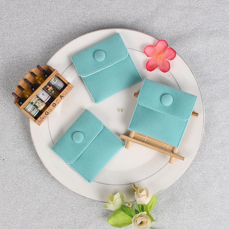 

10pcs/Lot Jewellery Pouch Packaging Bag Soft Velvet Gift Bracelet Necklace Earrings Rings Storage Button Velvet Bag 7x7cm зелёный