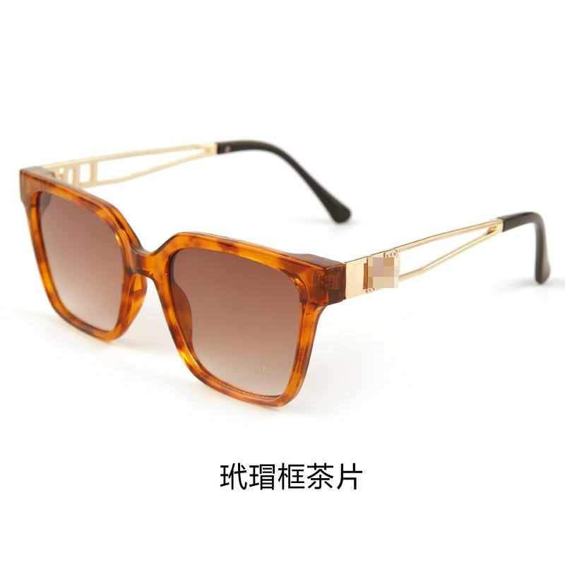 Square Frame Hollow Out Sunglasses for Men Women Brand Design Fashion Vintage Metal Golden Sun Glasses Unisex Eyewear