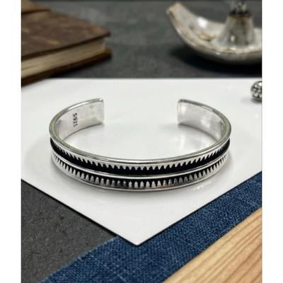 Armbänder – Manschettenarmbänder