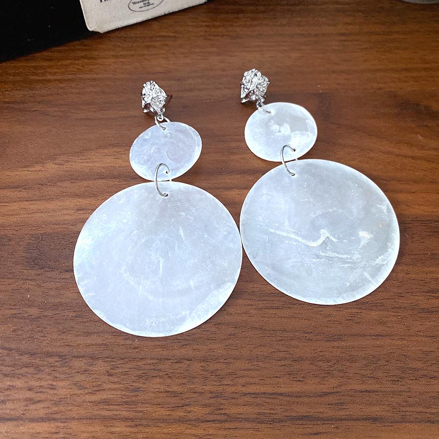 

Silver needle pleated round pendant stud earrings fashionable and simple casual versatile commuter earrings niche high-end earrings women