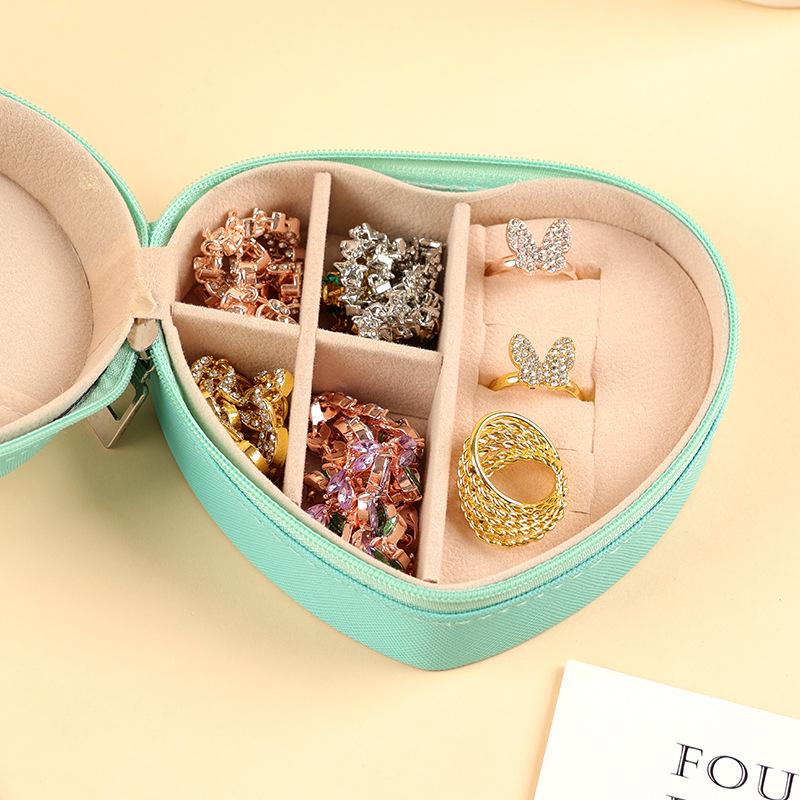 Herzförmige Schmuckaufbewahrungsbox aus PU-Leder für Ohrstecker - Tragbar und auf Lager