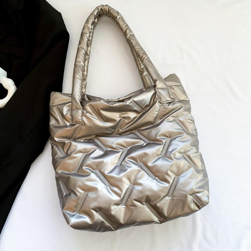 

Большая вместимость осень новый осень пух модный дизайн повседневная通勤 плечевая сумка-тоут женский тренд