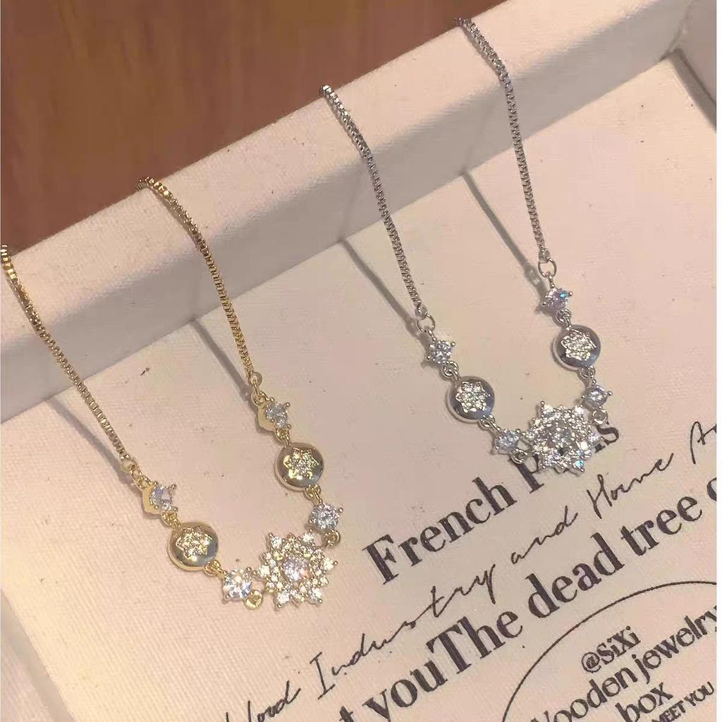 Cool Pull Temperament Winter Snowflake Exquisite Light Luxury Niche Design Zircon High-End Jewelry Adjustment Fashion Bracelet