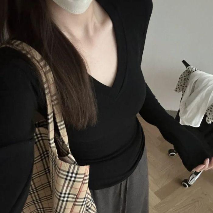 Solid Color V-Neck Long Sleeve Slim Fit T-Shirt for Women - Early Autumn Basic Layer Top