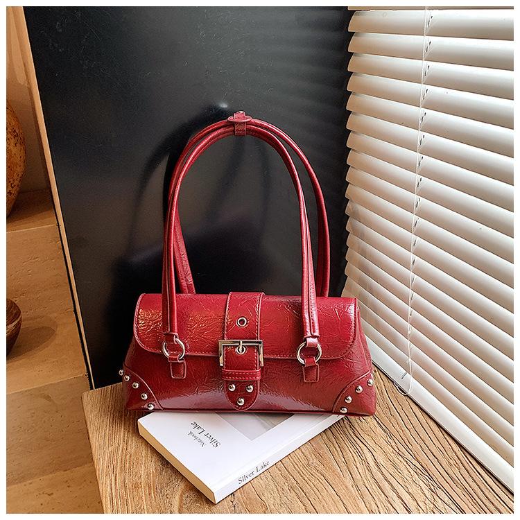 Large capacity retro bag women's autumn and winter niche single shoulder underarm bag rivet commuter pillow bag