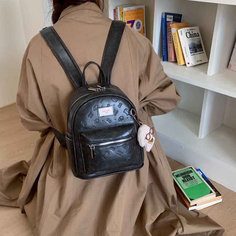 Simple Retro Embossed Backpack Bag 2025 New Autumn and Winter Fashionable Versatile Female Students Class Commuting Small Bag