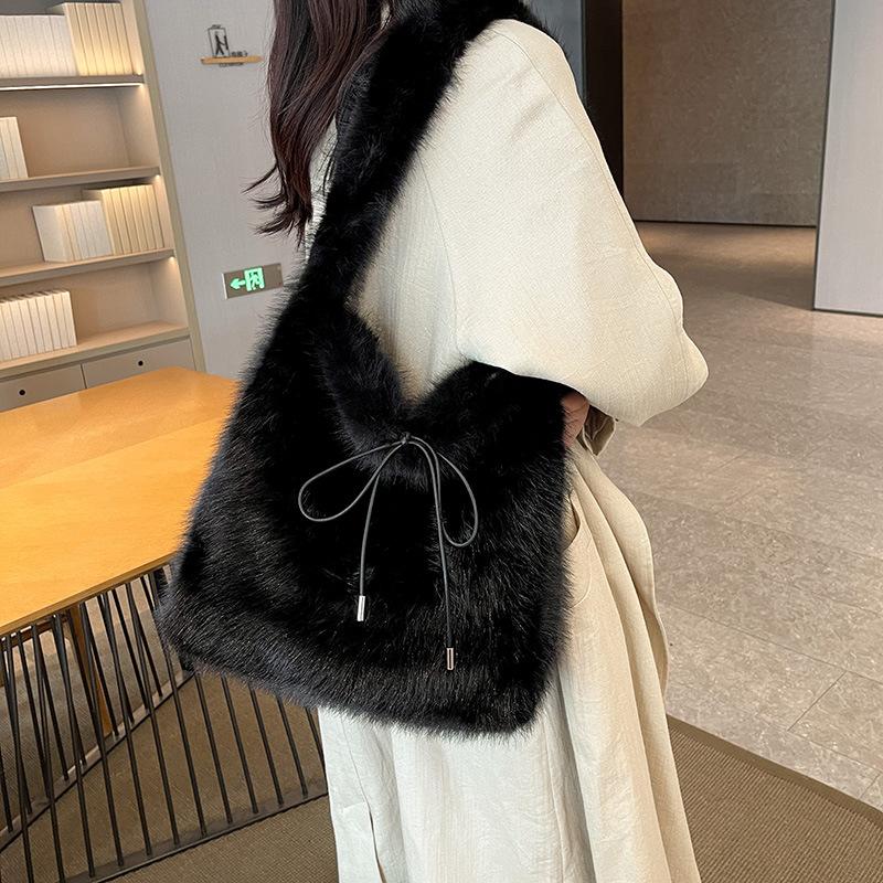 2025 New Large-capacity Autumn and Winter Plush Tote Bag Women's High-end Commuting Shoulder Bag Lamb Wool Bag