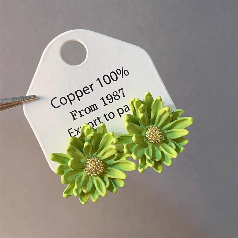 2025 Spring/Summer Floral Pearl Stud Earrings - Elegant Women's Light Luxury Edition