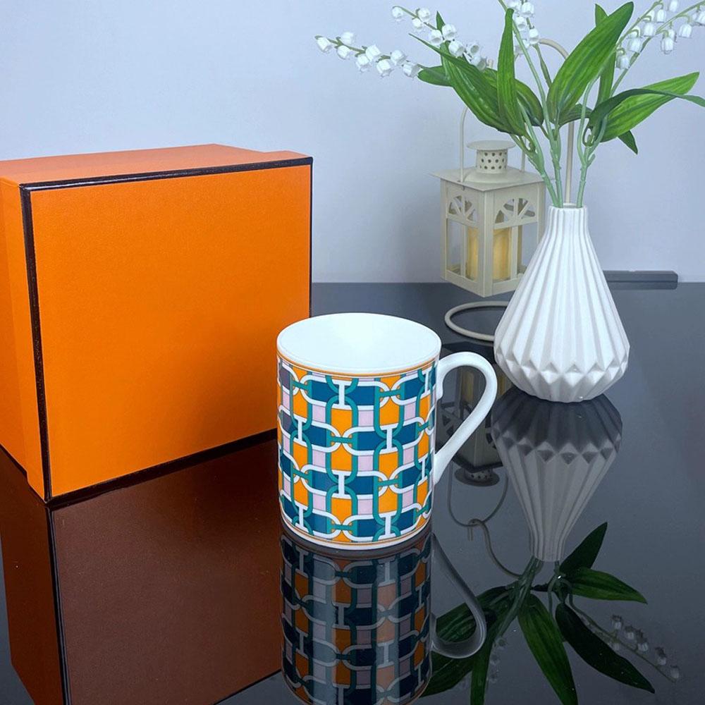 Europäischer Leichter Luxus Fortschrittliches Knochenporzellan Tasse Becher Becher Exquisite Nachmittagstee Hochwertige Tasse Wasserbecher Kaffeetasse Weihnachtsgeschenke