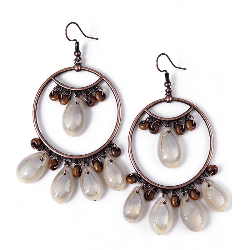 High-End Ethnic Shell Tassel Earrings: Retro Niche, Versatile Design, Elegant Heavy Work Ear Studs for Women