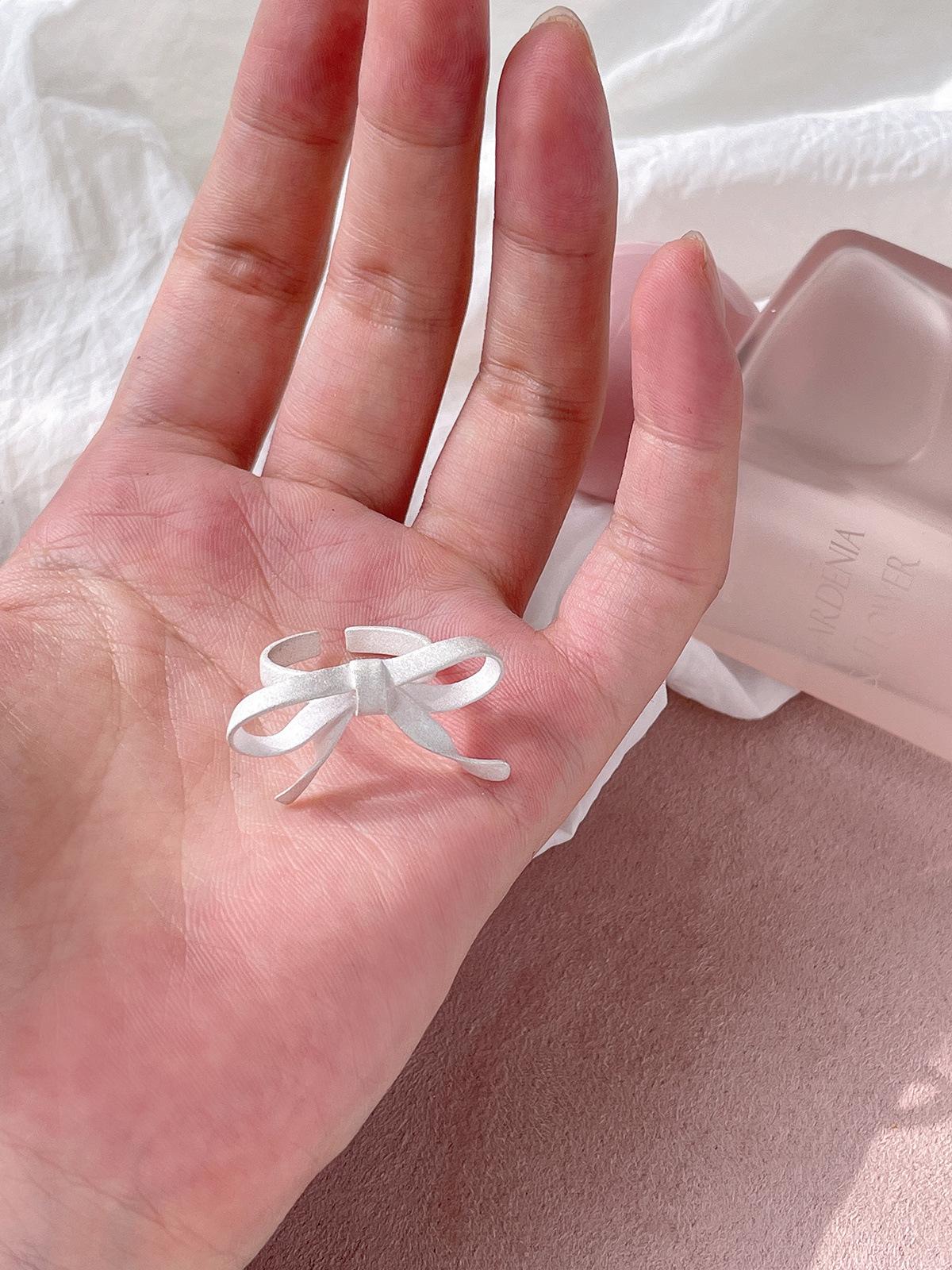 

Супер фея изысканный бант пескоструйное кольцо нишевое высококачественное холодное ветровое кольцо ins простое 925 стерлинговое серебряное кольцо на палец opening adjustable