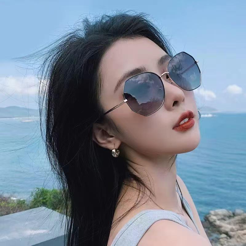 Trendy Korean Style Women's Polarized Sunglasses with Irregular Frame and UV Protection