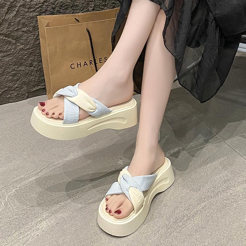 2025 Summer Stepping On Shit Thick-soled Slippers Women's Fashion Heightening New Non-slip Cross Beach Cool Slippers Versatile
