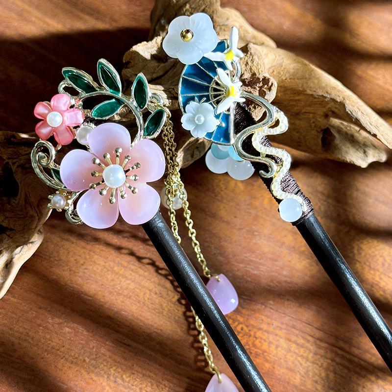 Ebony Hairpin with Tassels - Banana Leaf Design for Hanfu Hairstyles