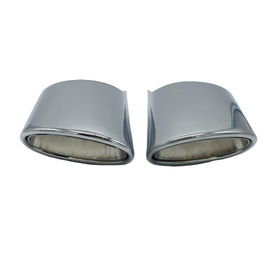 Двухпоточная выхлопная система Mercedes-Benz: Нержавеющая сталь, Зеркальная полировка, Серебристый глушитель выхлопной трубы.