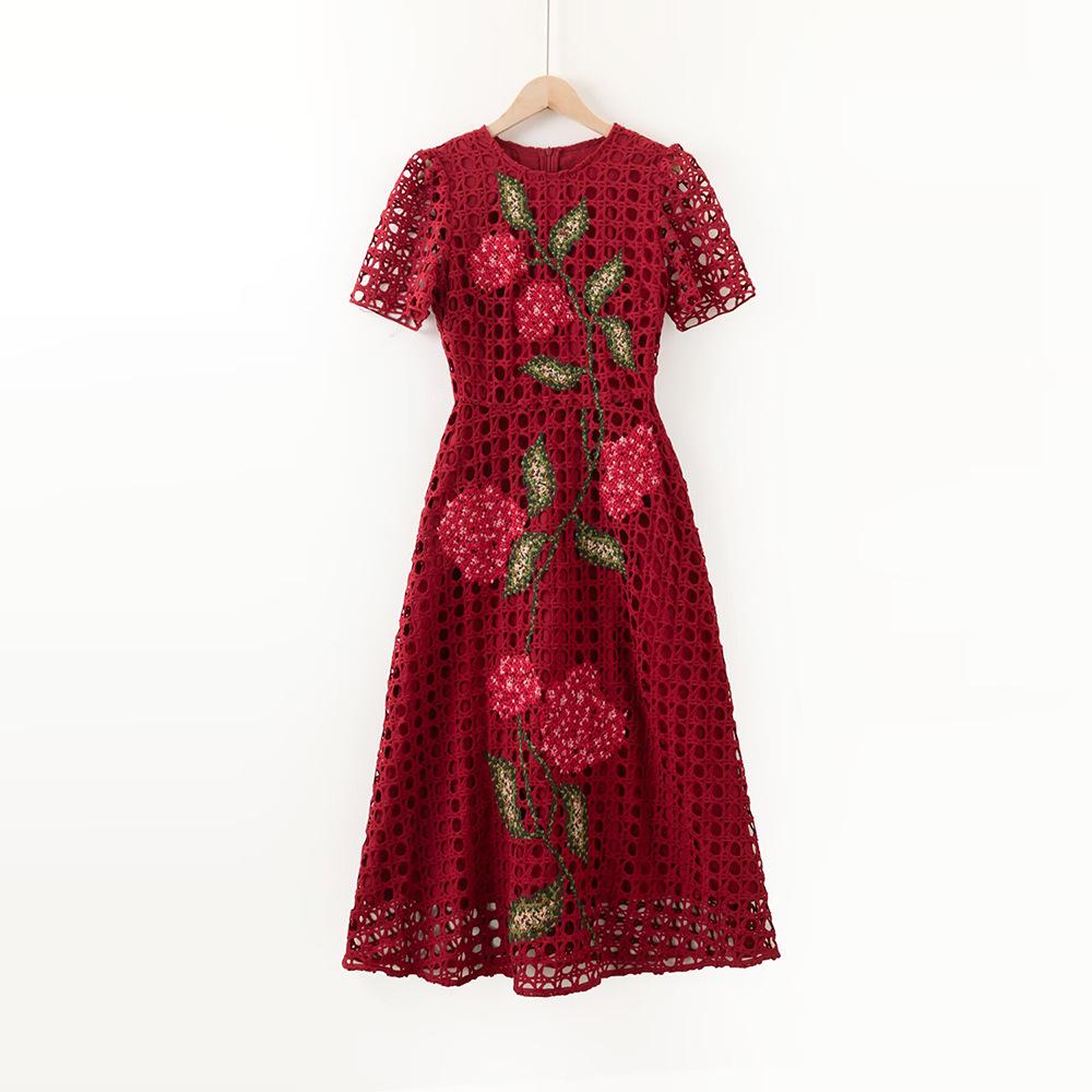 

2026 Spring/Summer Women s Plaid Embroidered Dress with Cinched Waist and Hollow Out Design Extra Large красный