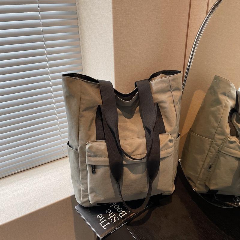 

Fashion trend casual large-capacity underarm bag spring new niche women s commuter tote bag серый