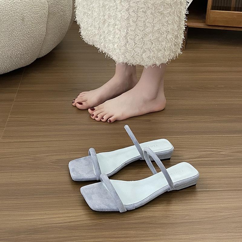 Gentle fairy wind slippers female summer wear 2025 new French one-word strap sandals flat-bottomed vacation beach sandals