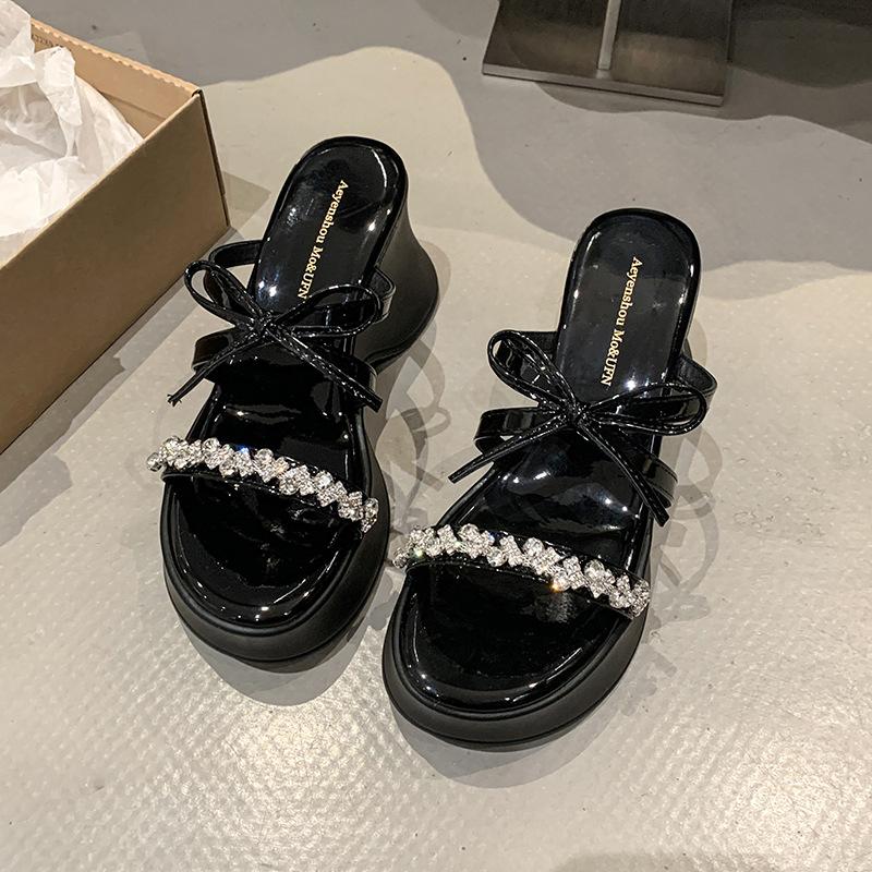 

French rhinestone bow fashion temperament outside wearing sandals women s 2025 new model with skirt foreign style comfortable Roman drag 34