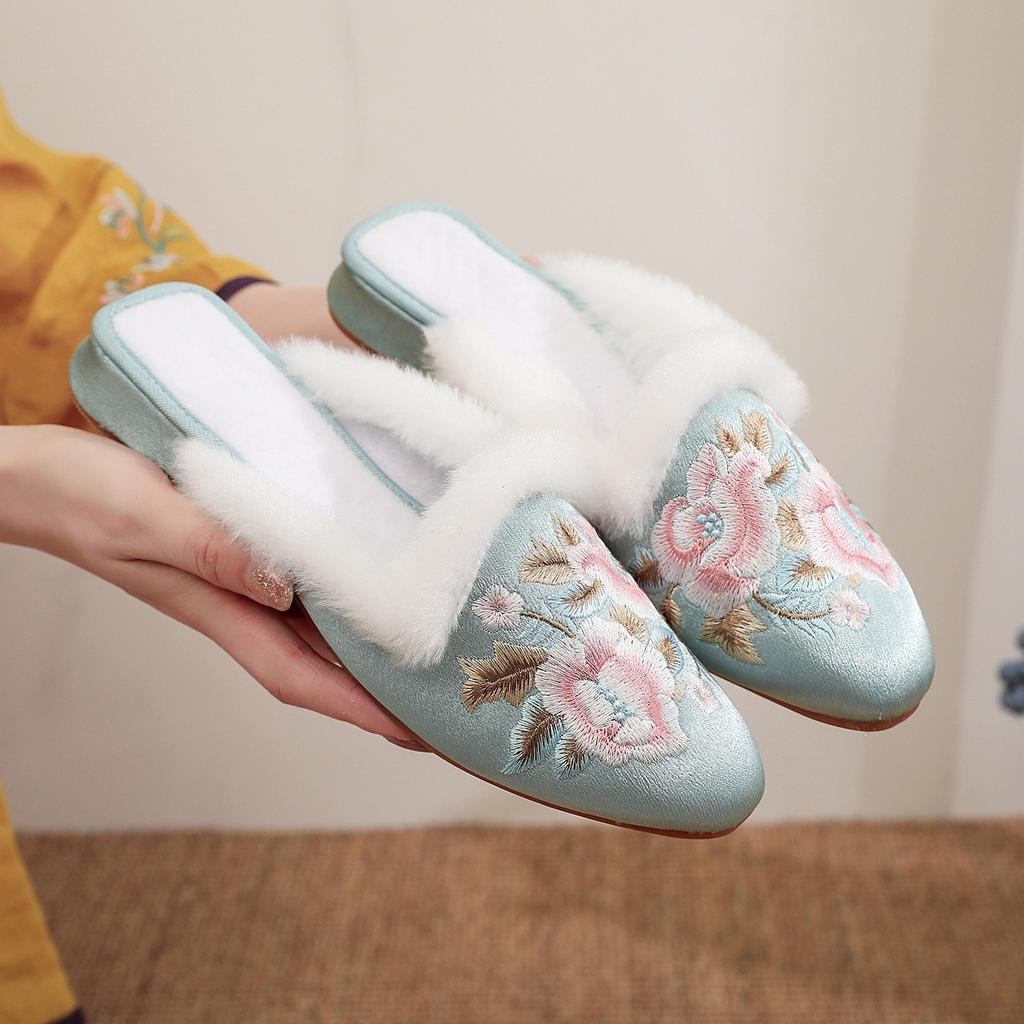[Yueru] 2024 New Embroidered Women's Winter Indoor Han Elements Antique Embroidered Shoes Hanfu Women's Fleece Slippers