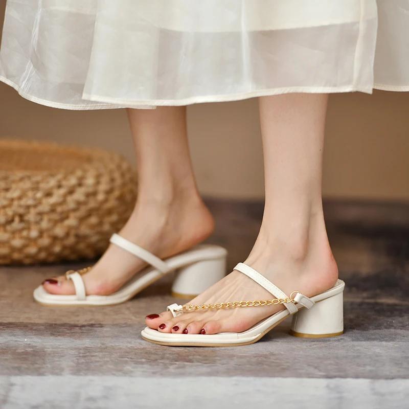 Fashion Plus Size Flip Flops Women's Shoes Fashion Round Toe Toe Metal Chain Non-Slip Wear-Resistant Square Heel Heels