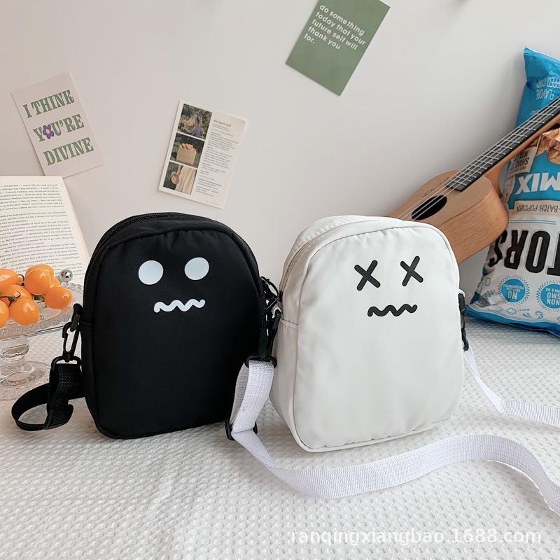 2025 Winter neue kleine quadratische Nylon-Tasche, lustige und süße Mini-Tasche mit Cartoon-Motiv, Handytasche für männliche und weibliche College-Studenten