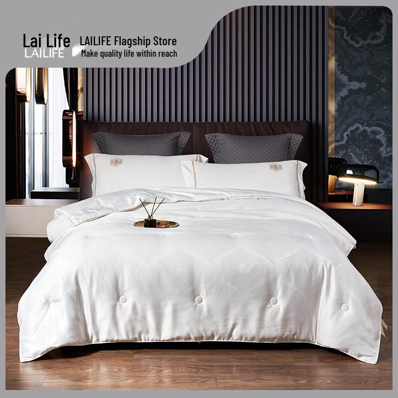 

Lai Life Warm & Soft Mulberry Silk Blend Quilt