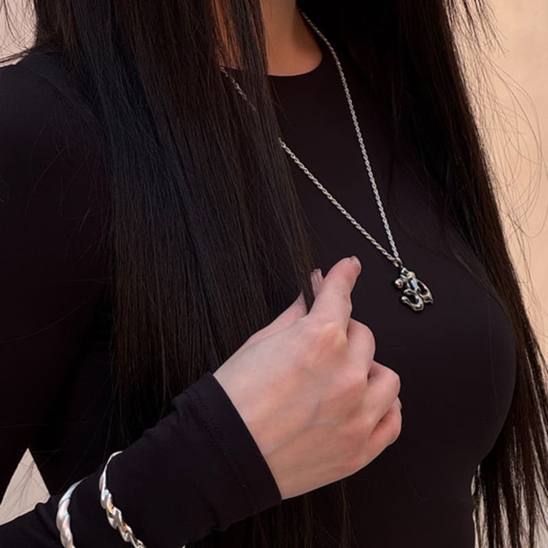 8:logtxme Omme Necklace