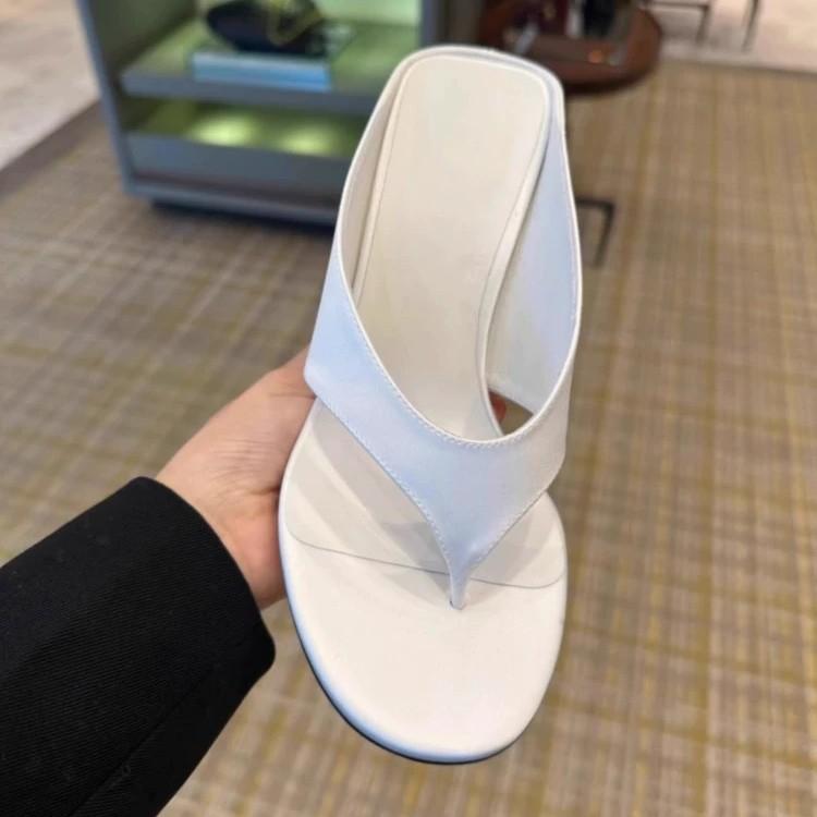 Versione in pelle di mucca~ infradito con zeppa di nicchia a pinza da donna per l'esterno 2025 nuovi sandali estivi sandali tacchi alti