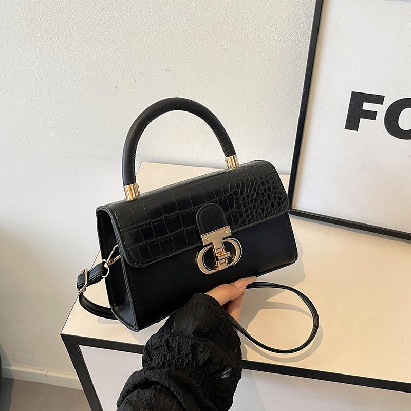 

2025 новая персонализированная сумка-мессенджер в стиле легкой роскоши, модная, легкая, роскошная, с высокой ценностью, простая, ретро, портативная, на плечо, маленькая квадратная сумка чёрный