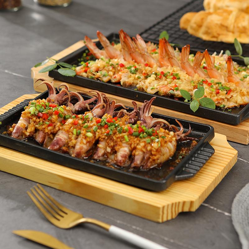 Cast Iron Rectangle Shape Restaurant Barbecue Plate Steak Sizzling Hot Pan Plate with Wooden Base Teppanyaki Grilled Fish Tray