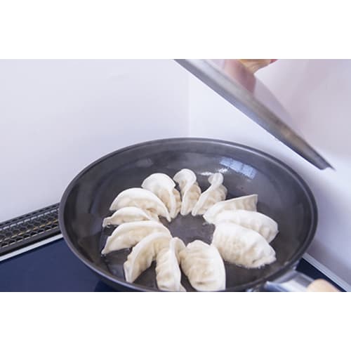 Urushiyama Metal Industry Stainless Steel Frying Pan Lid USF-22, Can also be used on iron frying pans, Stylish Wooden Handle, Made in Japan