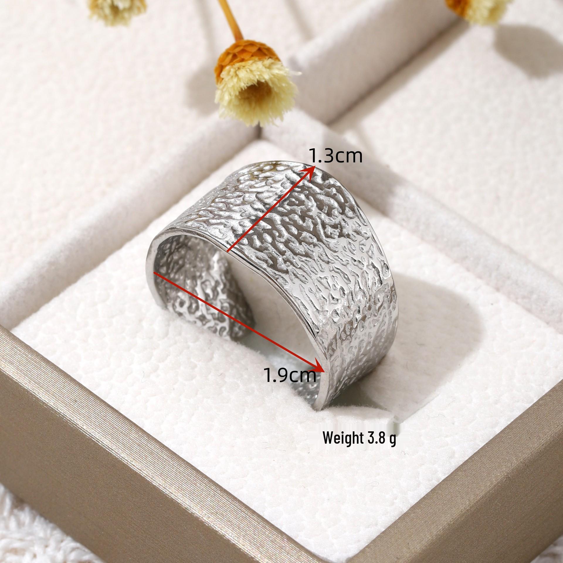 Elegant French Retro Niche Irregular Titanium Steel Ring - 18k Gold Open Design