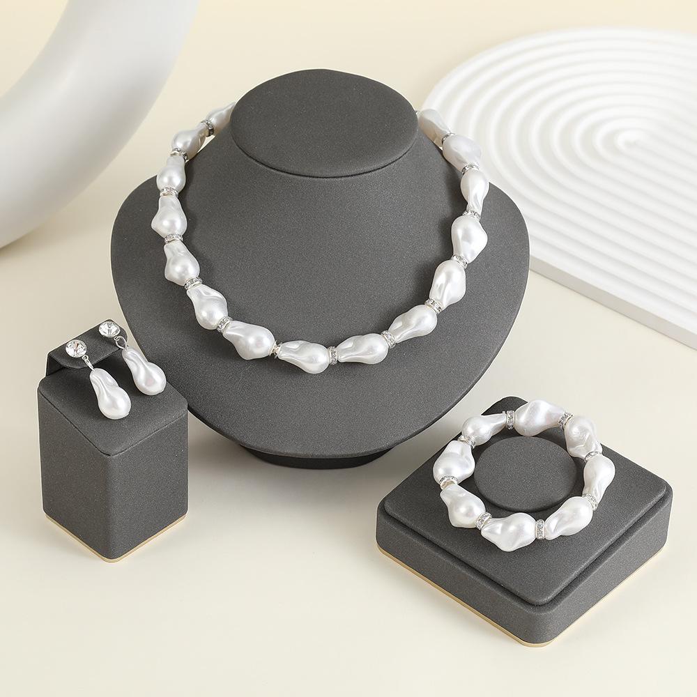 Французский ретро элегантный барокко особой формы набор с крупными жемчужинами легкая роскошь нишевый высококлассный дизайн темперамент