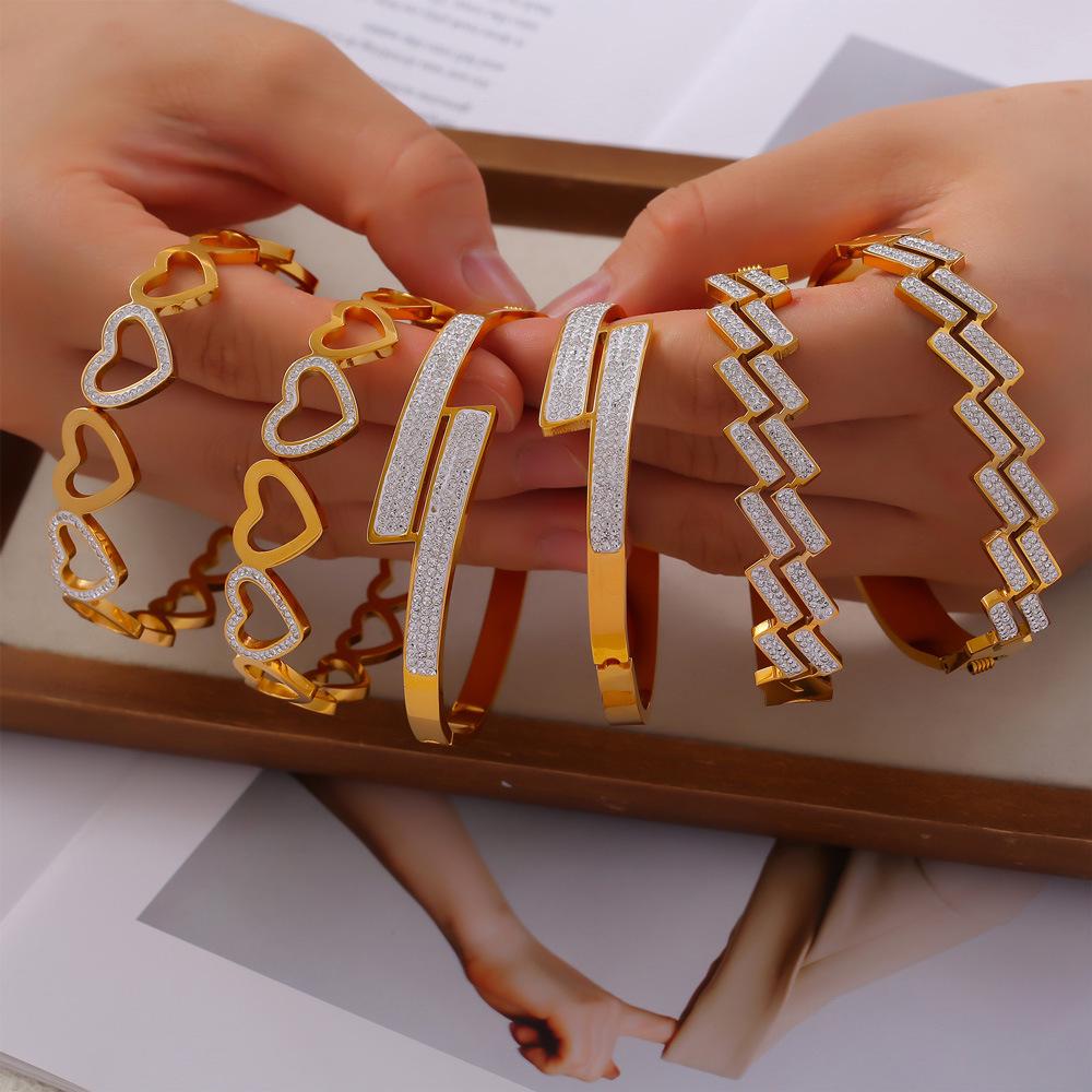 Hong Kong Trendy Minimalist Geometric Diamond-Set Gold-Plated Titanium Bracelet