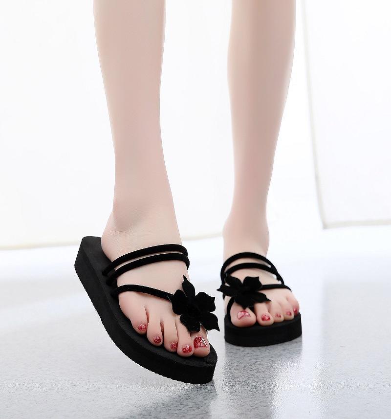 Ladies' Chic Summer Flip Flops - Fashionable Black Foot on Thong Slippers Anti Slip EVA Sole Comfortable Flat Bottomed Beachs